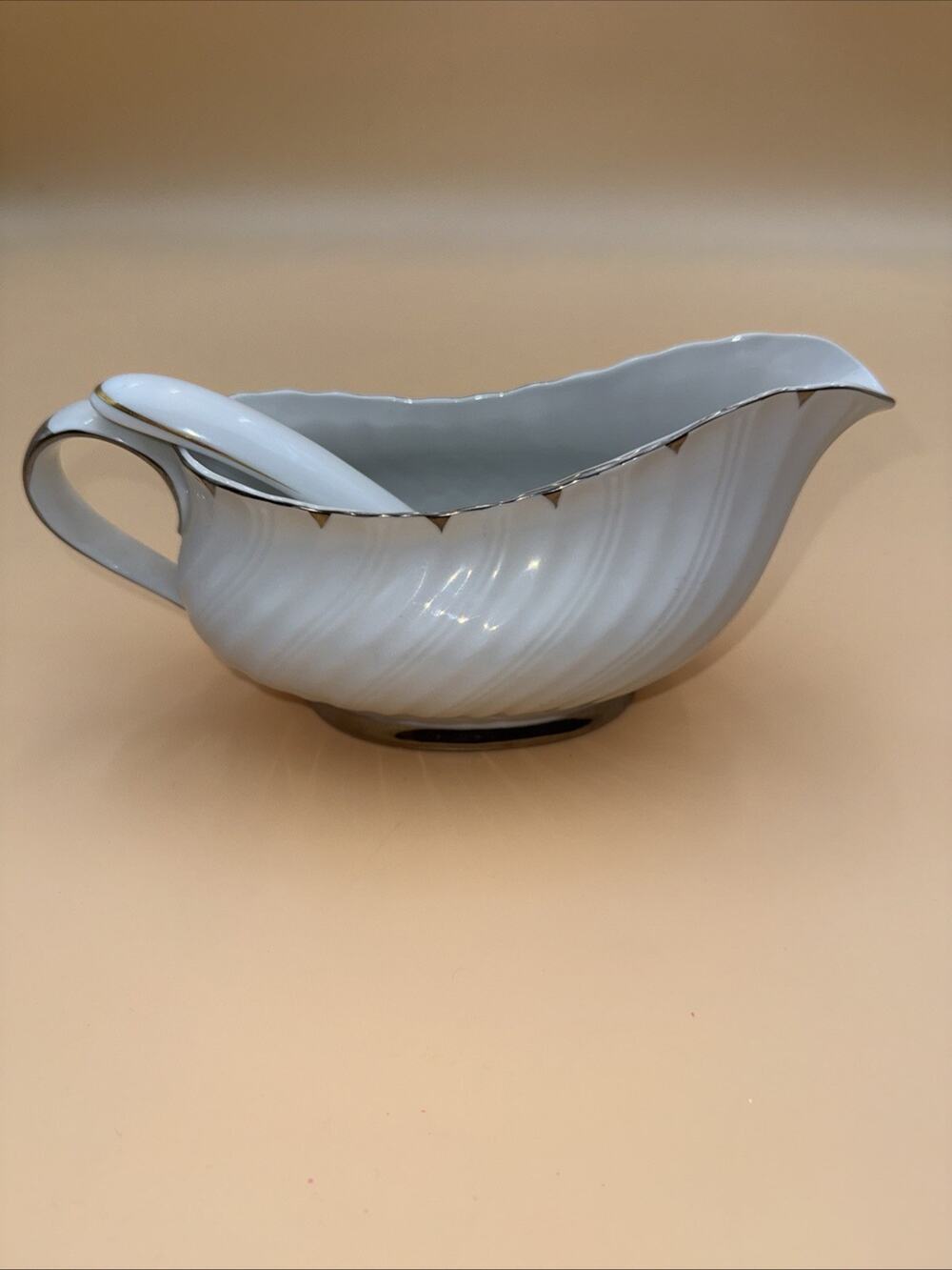 HARMONY HOUSE FINE CHINA HEIRLOOM GRAVY BOAT WITH LADLE , JAPAN